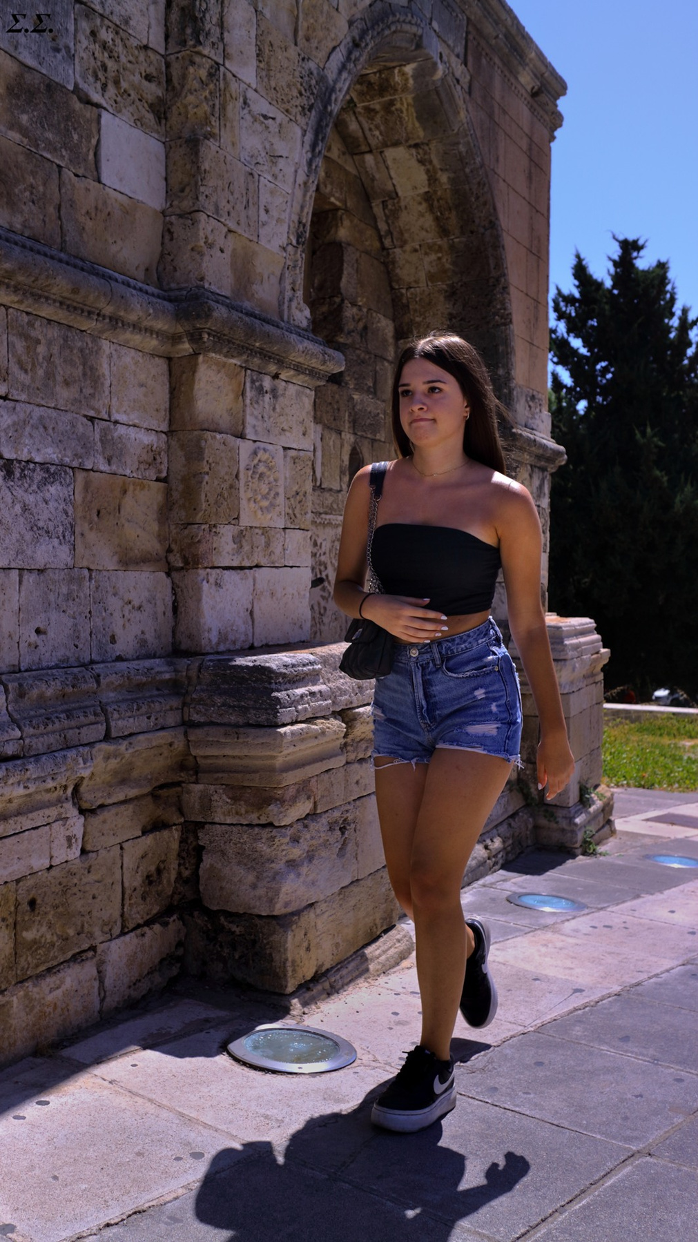 THE GIRL NEXT TO THE OLD FOUNTAIN 