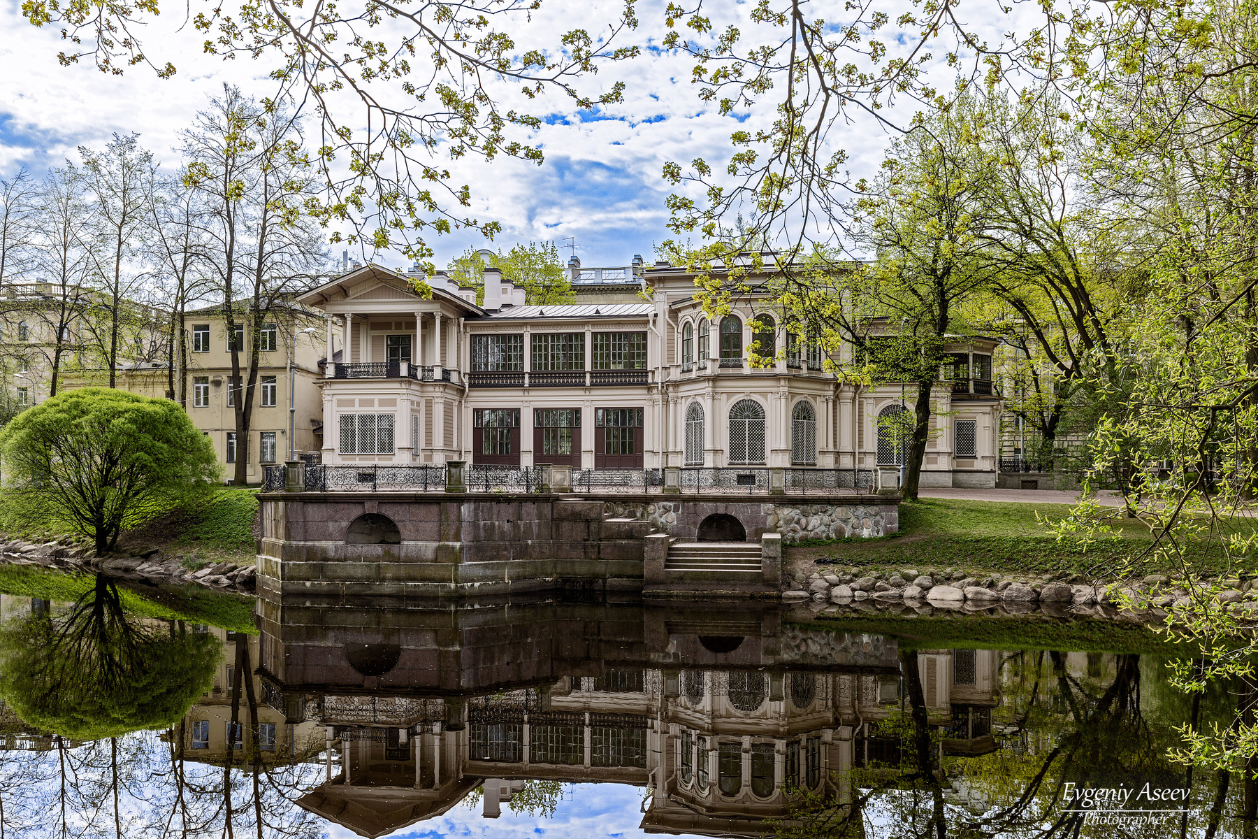 Весна в Лопухинском саду Петербург