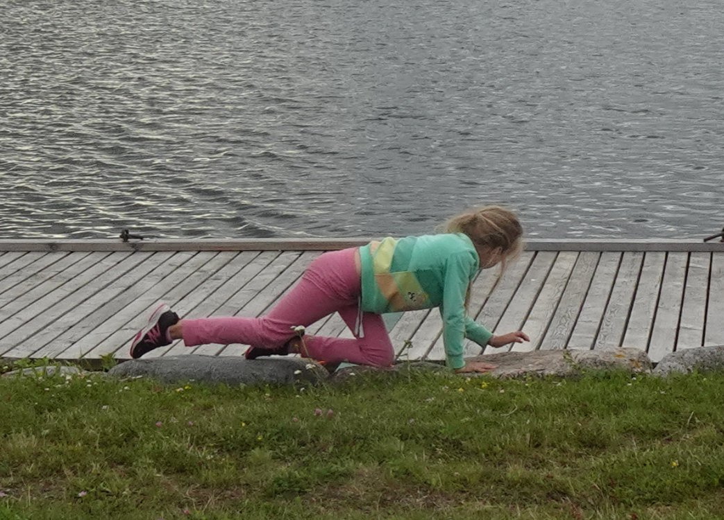 Ползущее детство. girl