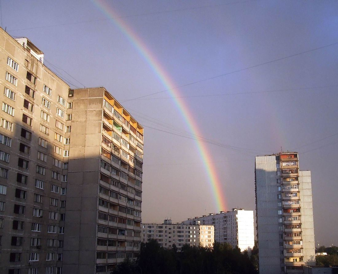 Радужное чудо в каменных джунглях радуга