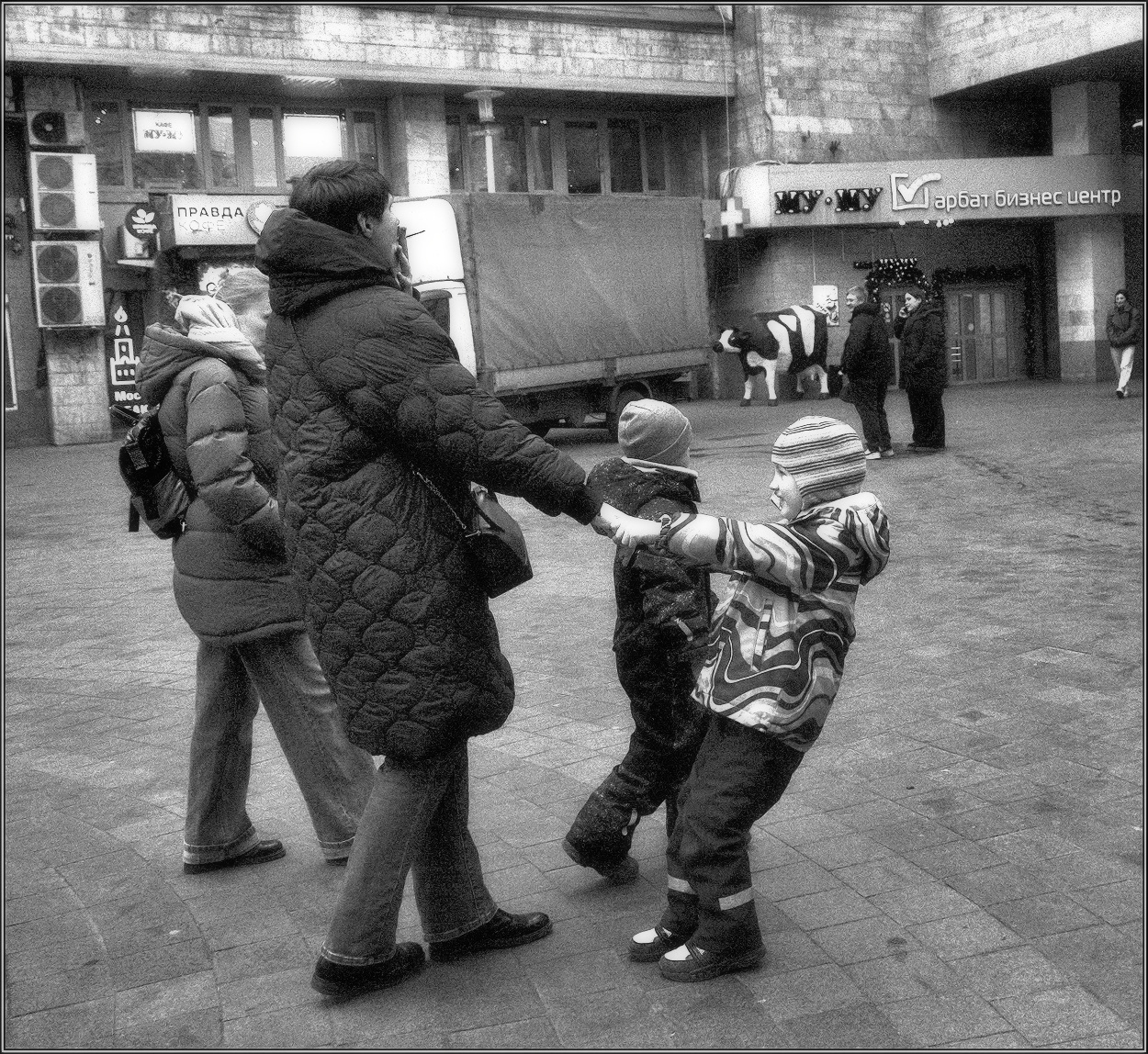 ...... Мама ..... улица люди события