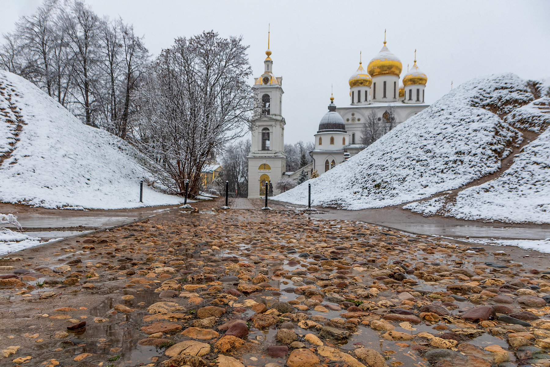 Успенский Собор под первым снегом. 