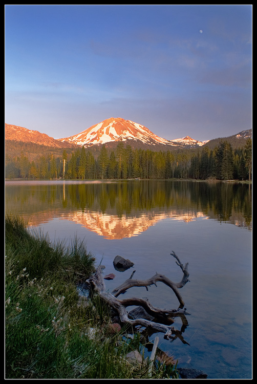 Manzanita Lake. Вертикаль. Manzanita Lake Lassen