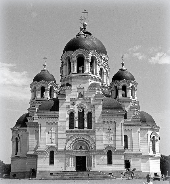 В Новочеркасске. Собор Храм черно-белое церковь
