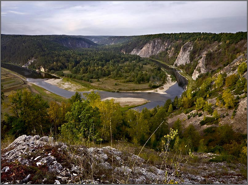 Петля река скалы лес изгиб