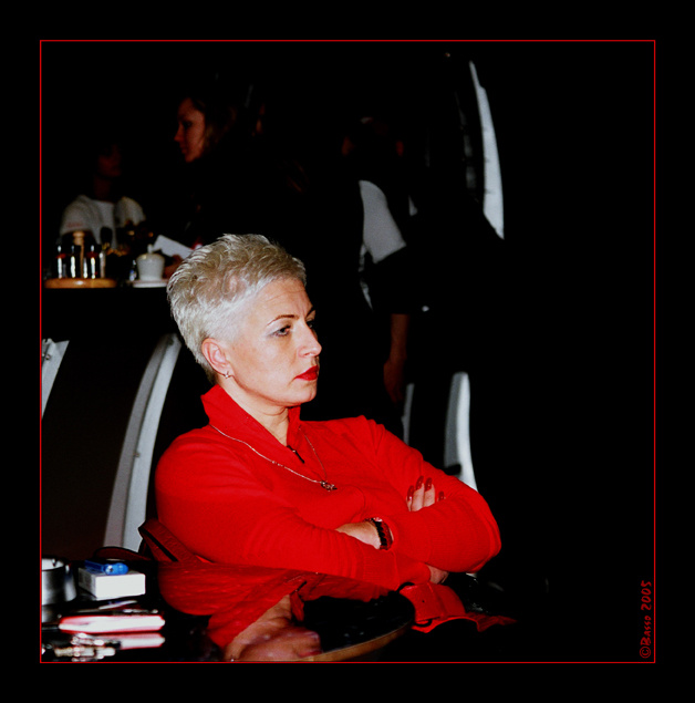 Lady in Red \"Женщна в Красном не видит меня...\"