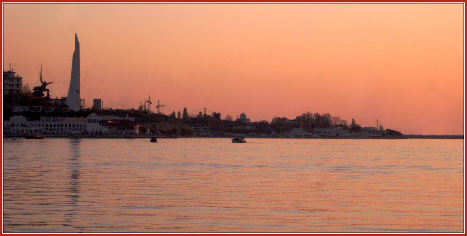 Тихий вечер в Главной бухте. Море,город,небо.