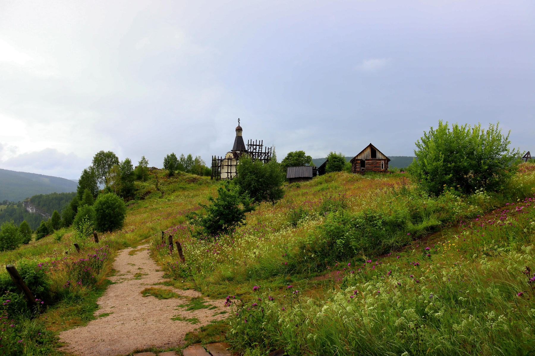 ***Декорации к фильму Сердце Пармы. Загубашка. река вода лес деревья трава осень
