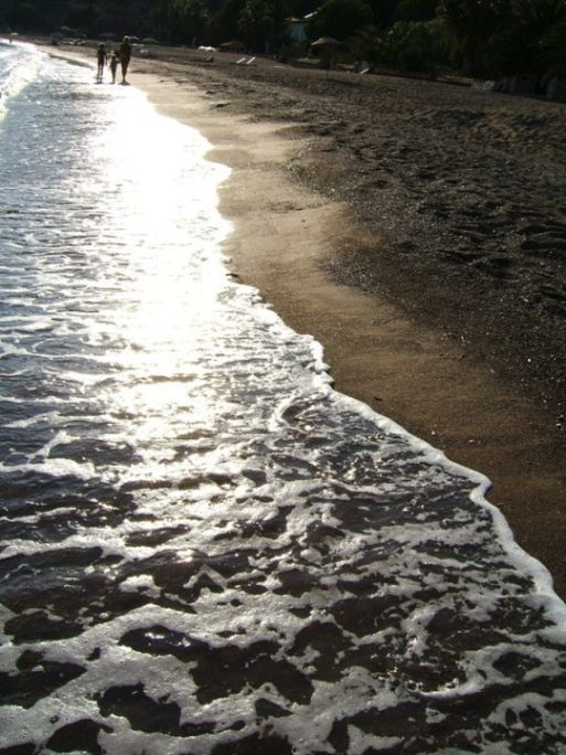 Неправильная фотография вода, солнце, следы