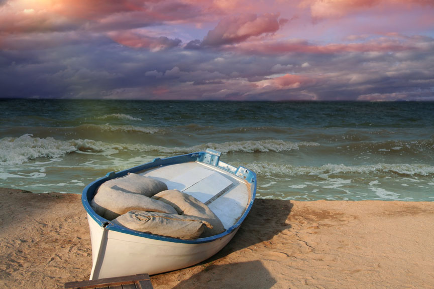 Boat on the beach пейзаж, море, океан, лодка, шлюпка, закат, солнце, небо, облака, свет, лучи, волны, фон,