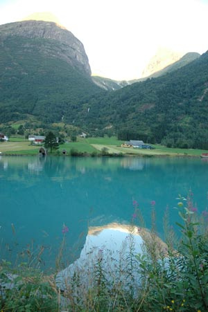 изумрудная вода 