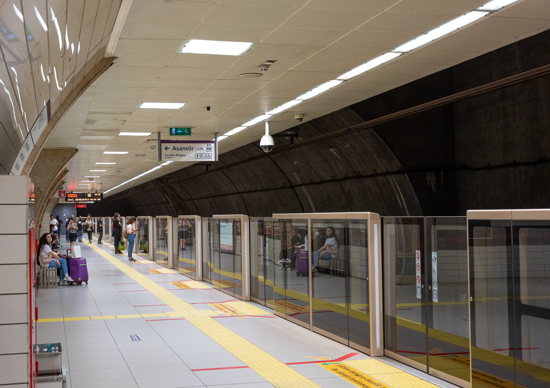 Метро турецкое Стамбул метро перронные_двери