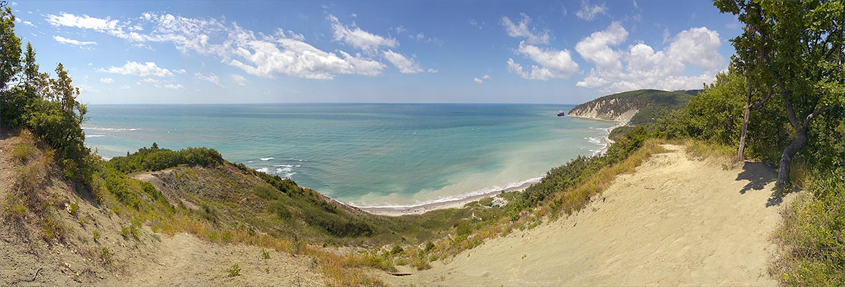 такое цветное Черное море... день море горы девушки