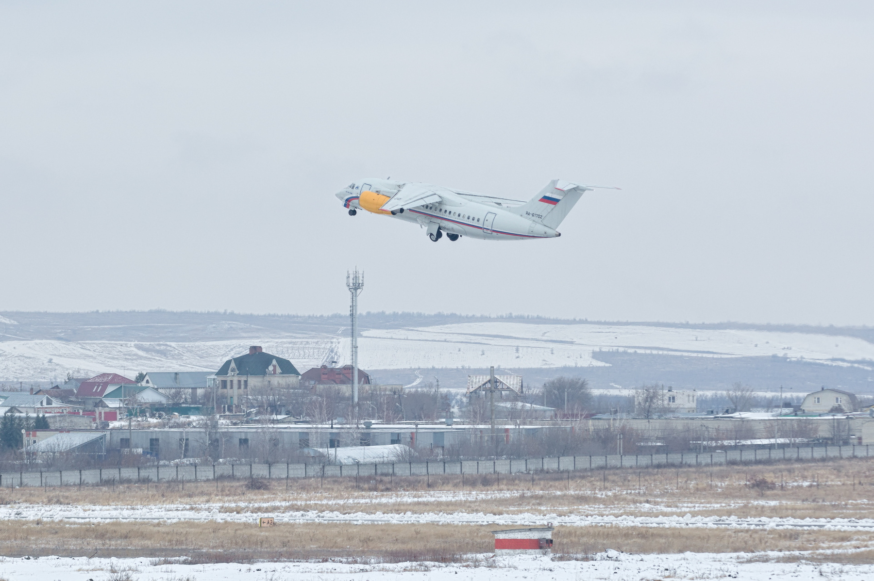 Вылет последнего пассажирского самолёта Антонов 148-100В RA-61702 из закрытого аэропорта "Саратов-Центральный" 26.11.2020 антонов самолёт ra61702