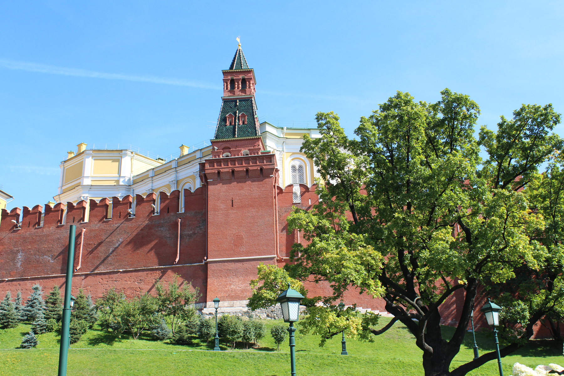 Оружейная башня московского Кремля Башня Кремль сад