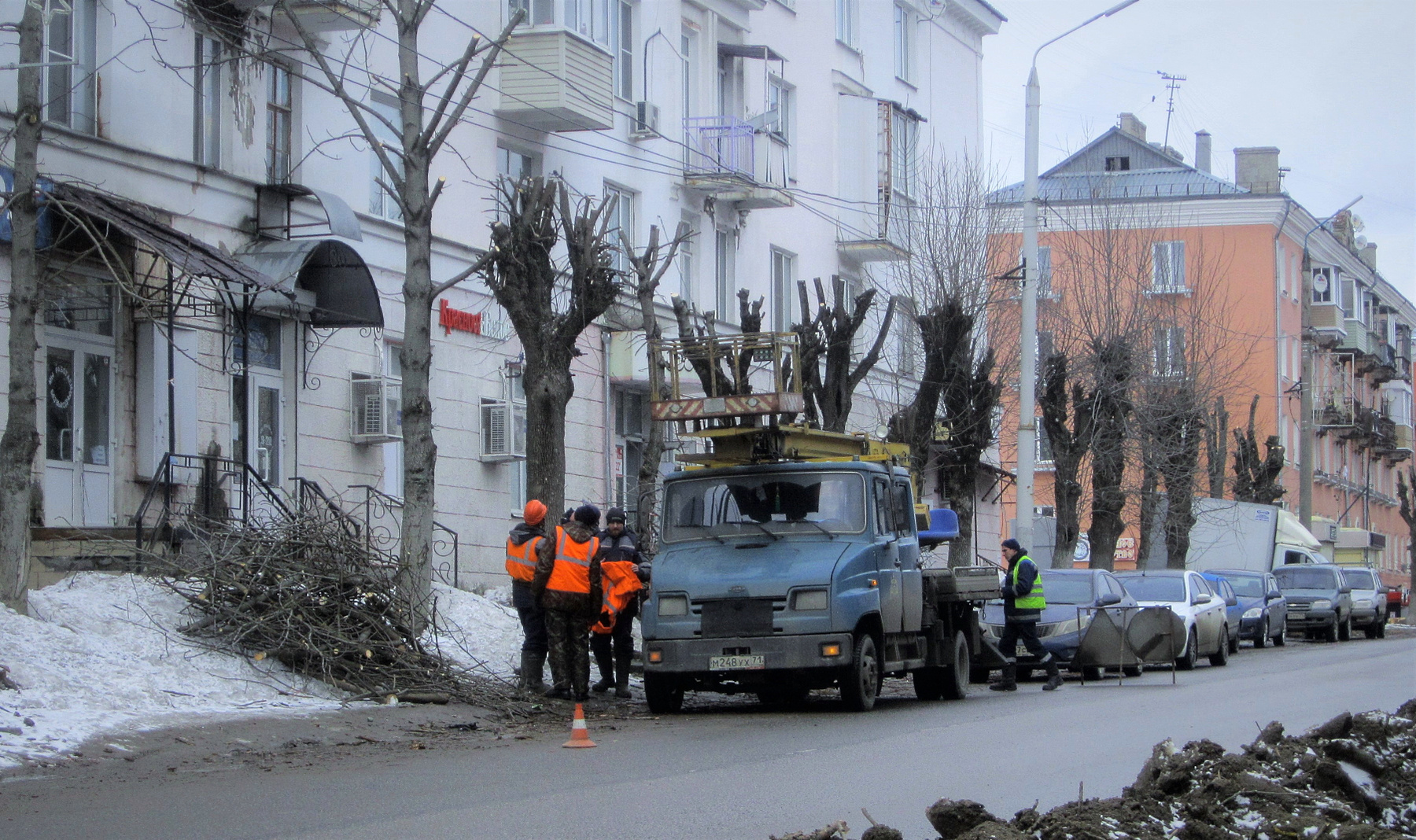Бычок ЗИЛ Бычок авто автовышка улица город весна