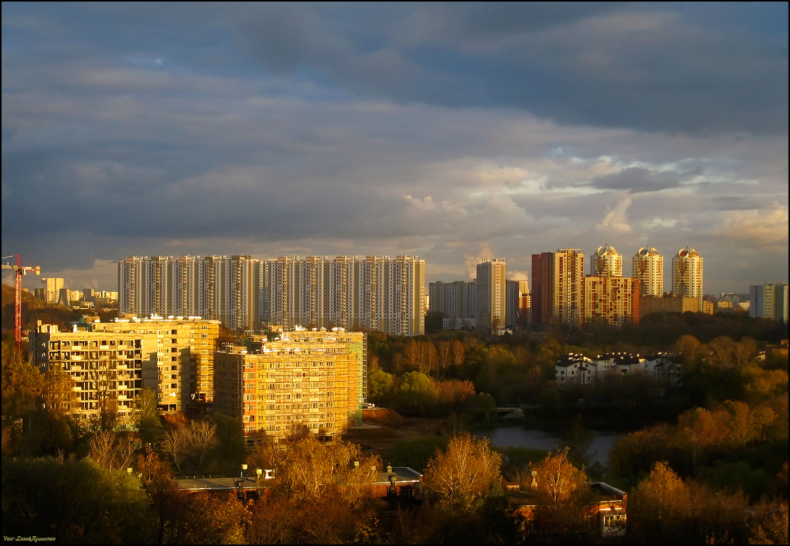 Отблески заката закат город
