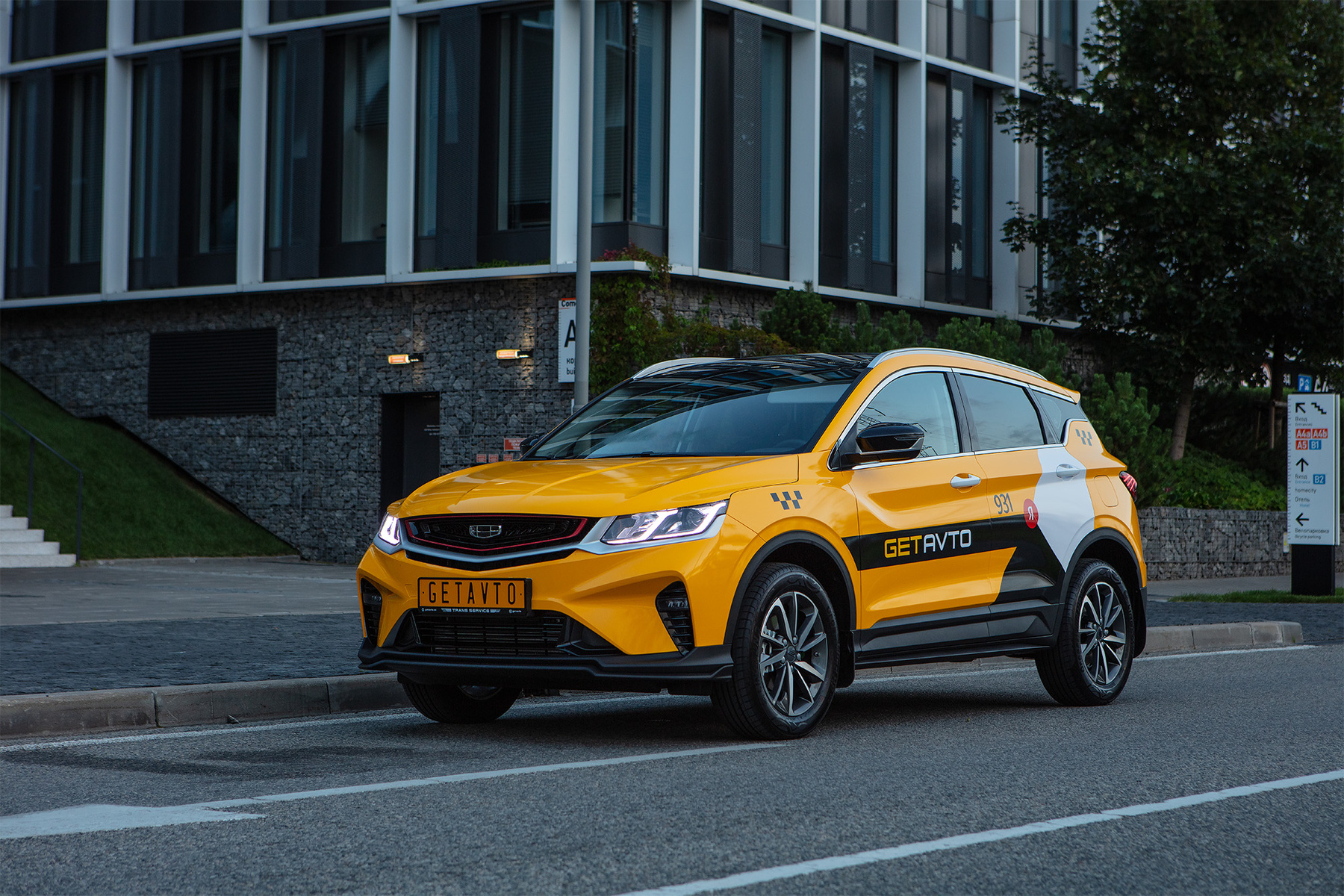 Geely Coolray GetAvto yellow taxi 1 GETAVTO Gelly coolray taxi такси гетавто