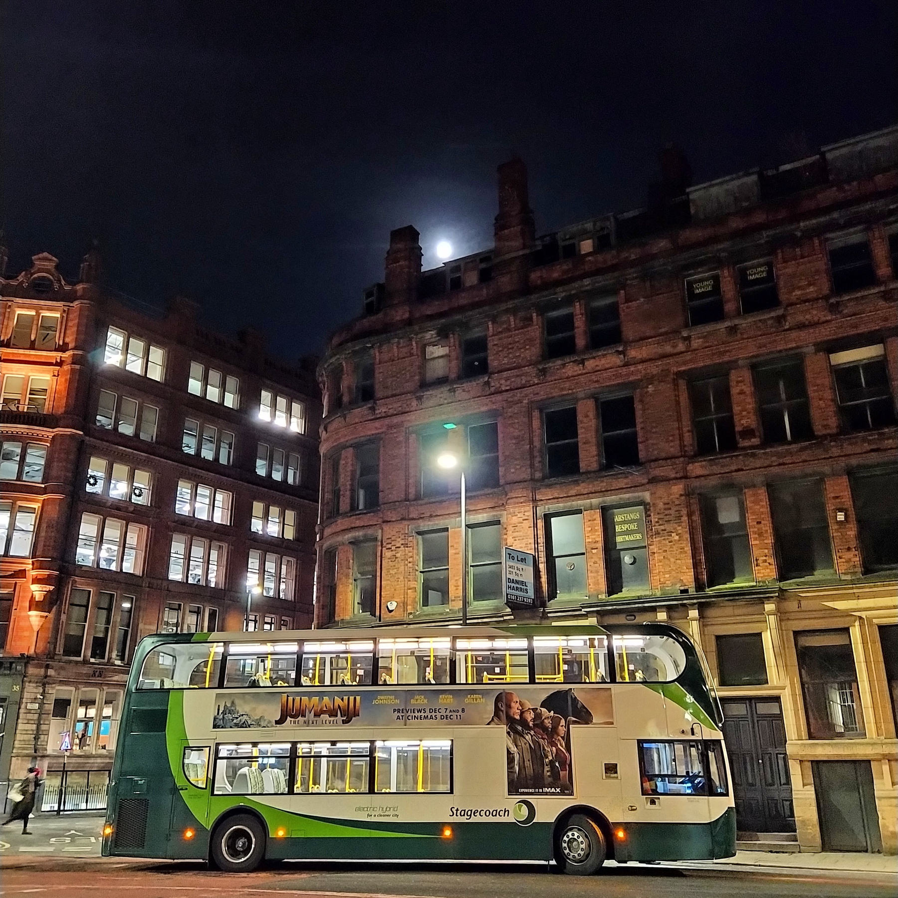 Newton Street, Manchester автобус ночь город луна