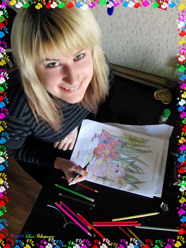 childhood портрет, блондинка, девушка, улыбка, детство, яркое, карандаши, раскраска