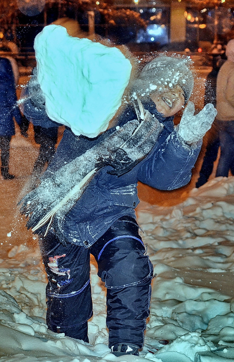 Снежки Игра дети зима