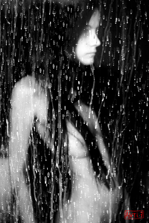 like a water капли вода чб девушка поворот