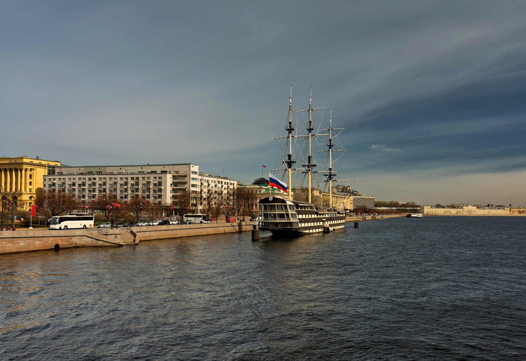 *** СПб Петровская наб весна