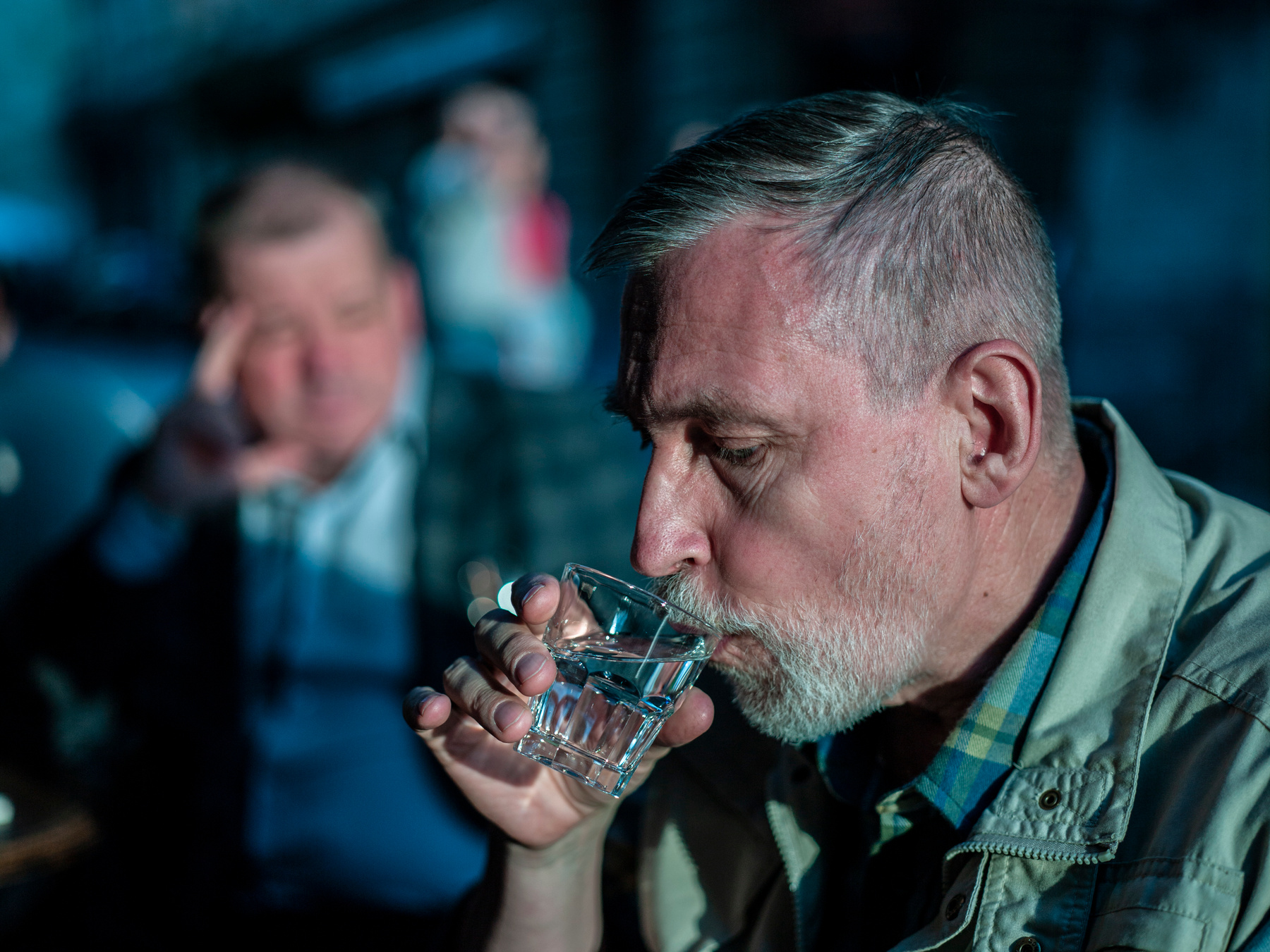 Вода? Я пробовал её однажды. Она не утоляет жажды! 