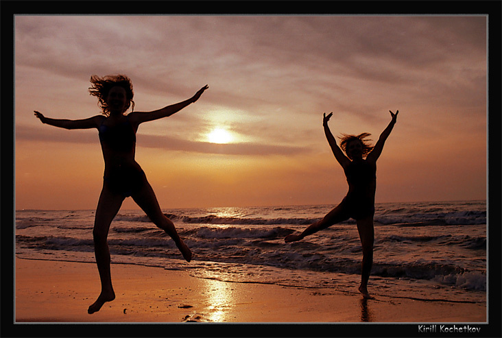 Dances at shadow theatre девушки,закат,средиземное море