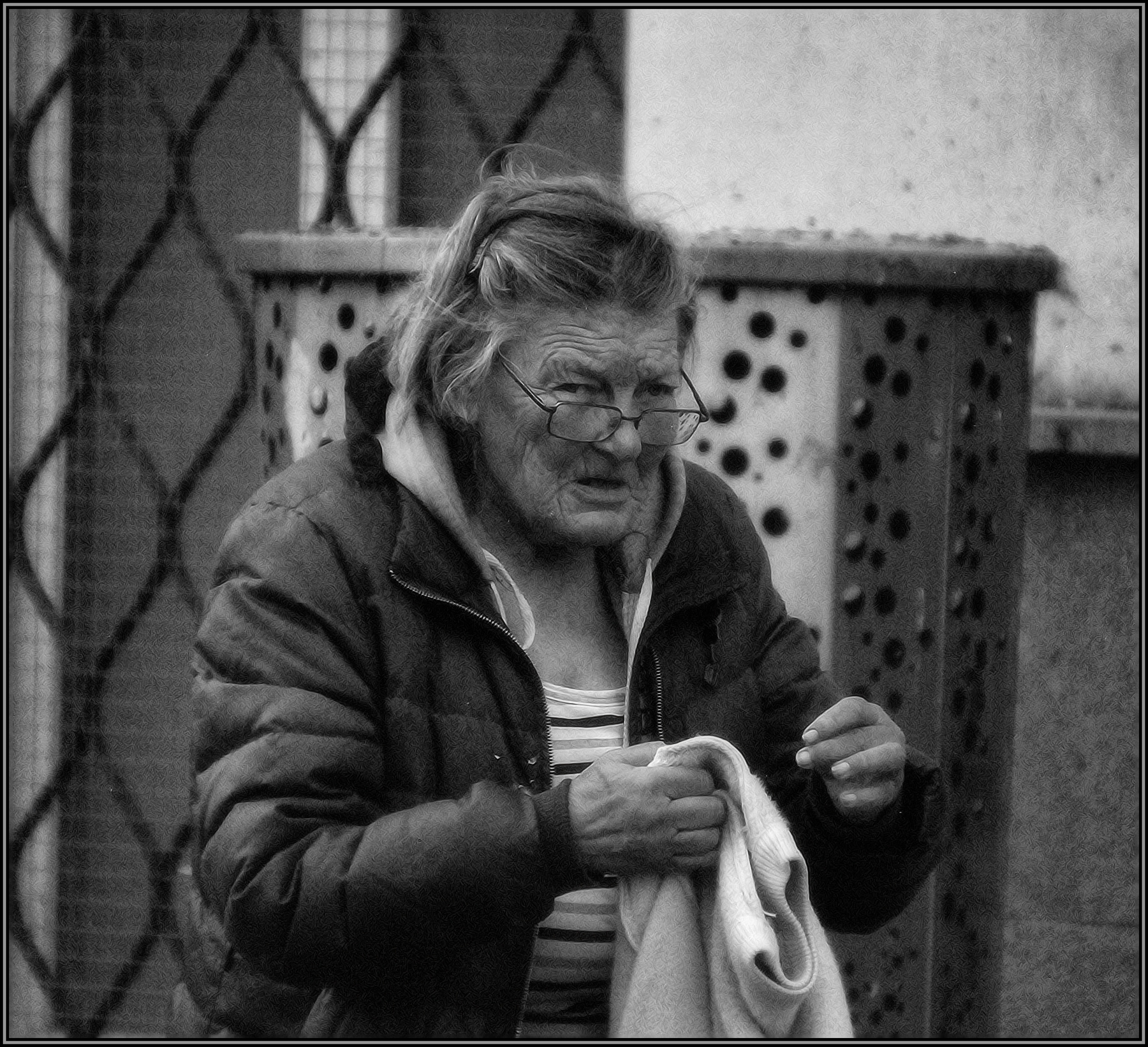 ...... Уличное житие ...... портрет лицо женщина
