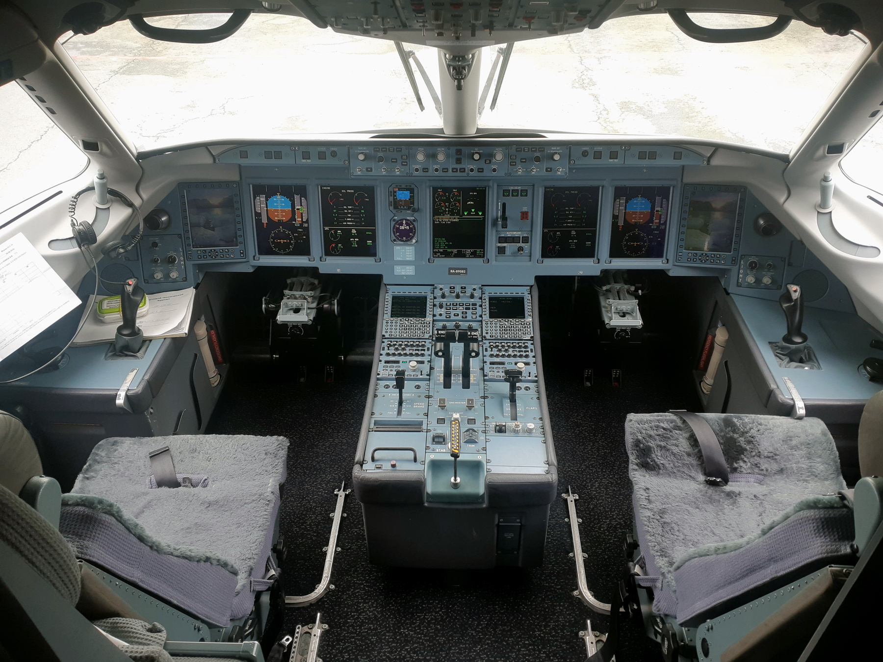 Cockpit SSJ 100-95LR 
