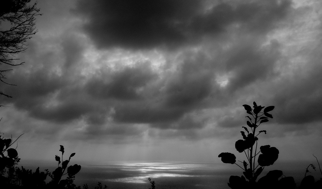 groznoe nebo the Black Sea, deep gray sky