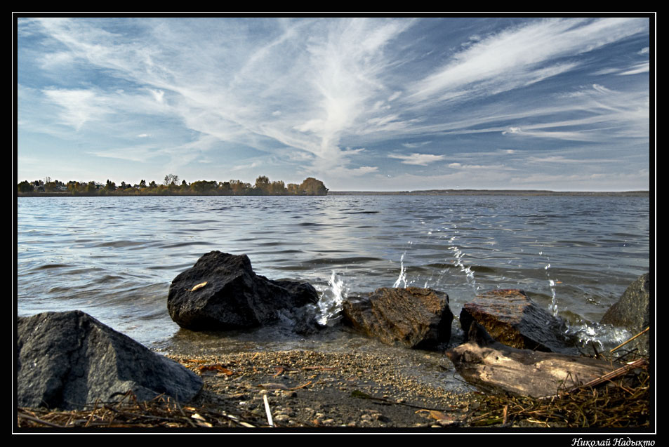Пейзаж про озеро Камни вода небо
