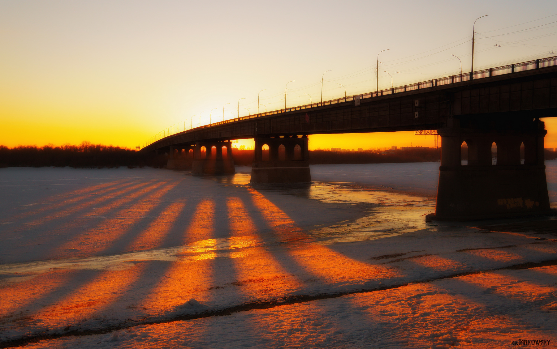 Infernal Bridge over frozen Abyss омск ленинградский мост закат весенее равноденствие тени арки