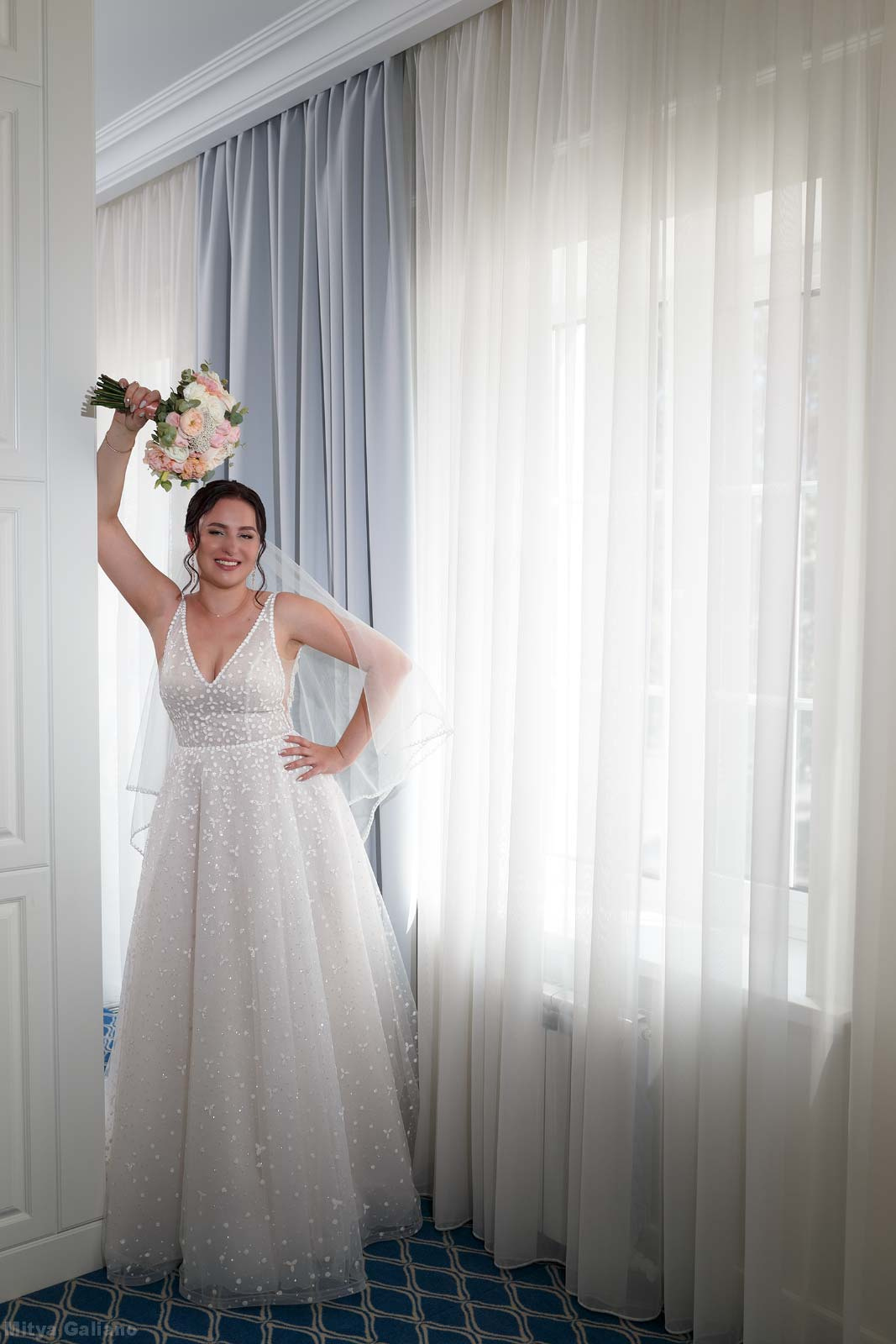 Не много волнительно mityagaliano mityagalianophotographer beautifulbride weddingdress weddingphoto weddingphotographer сборывотеле невеста mitya_galiano_wedding_photographer фотографбелгород фотографмосква фотографкурск фотографпитер фотобелгород свадебныйфотографбелгород