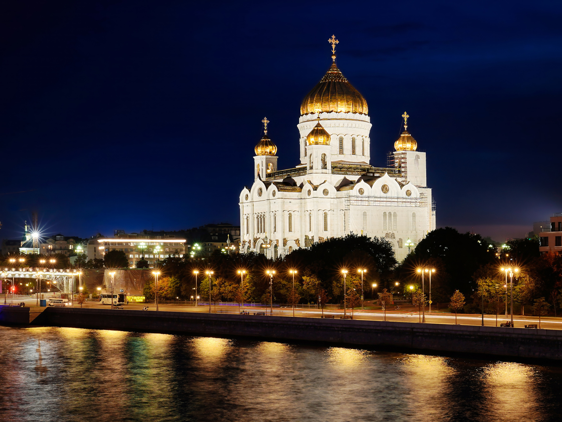 Храм Христа Спасителя в Москве храм Христос спаситель Москва ночь река отражения фонари