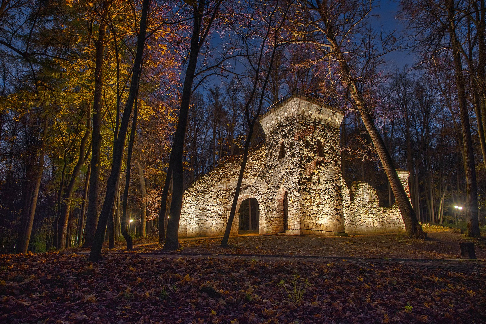 Осенний вечер в Царицыно. Башня-руина Царицыно осень вечер башня-руина