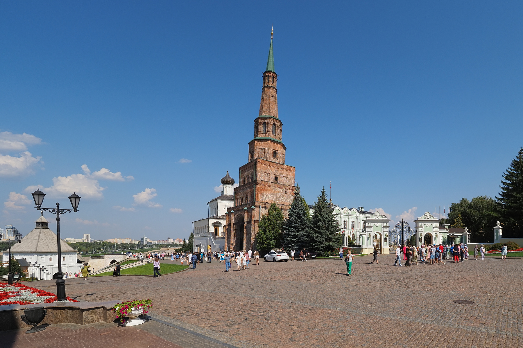 Казань.Падающая башня Сююмбике. 