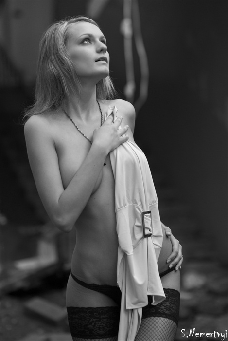 Ульяна (часть3) Ульяна, Развалины, ч.б. ню, изгиб