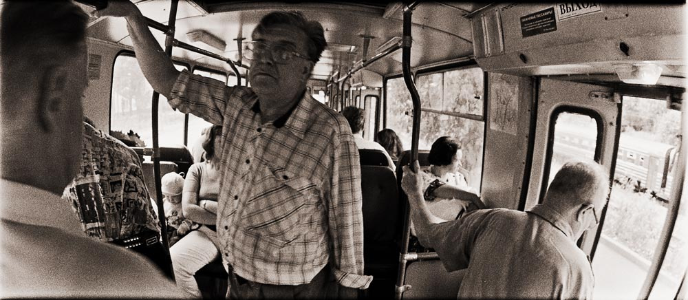 длинная фотка про московский троллейбус для питерского фотографа алексея тихонова который хороший фотограф и любит людей и общественный транспорт и фотографировать опять хочу в питер :))
