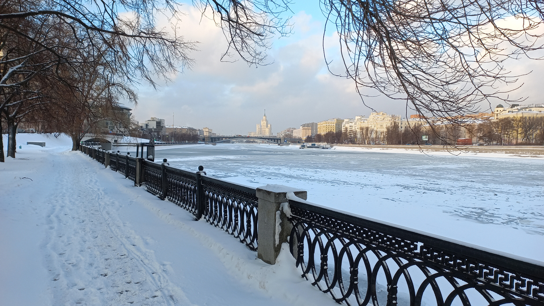 Шлюзовая набережная Москва