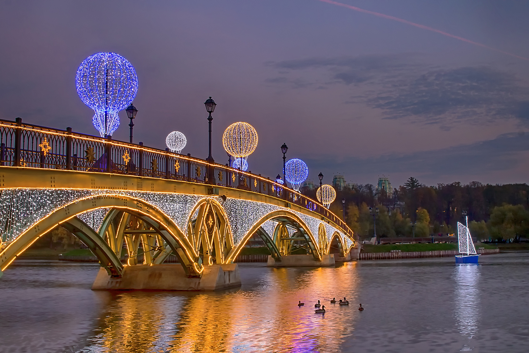 Сказочный мост круг света фестиваль свет царицыно москва мост парк