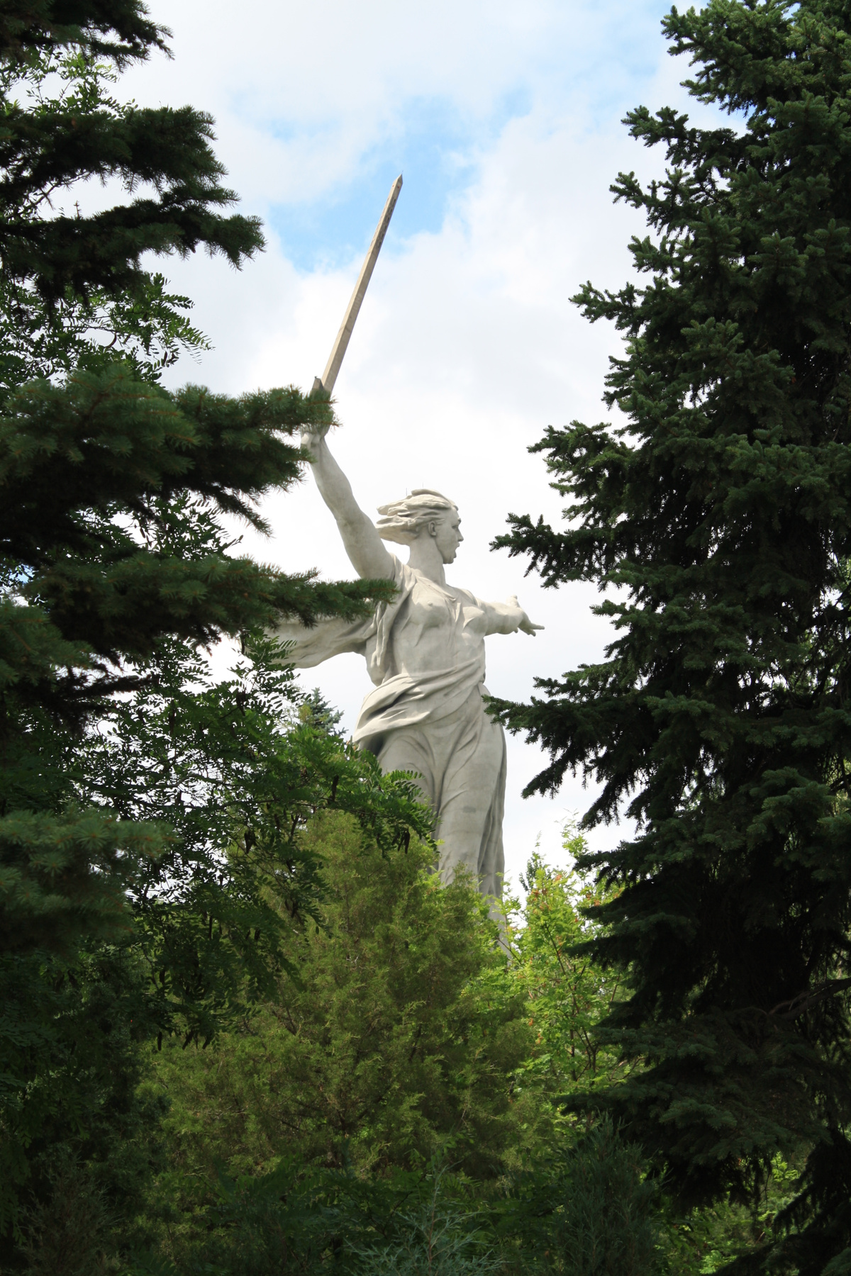 Родина мать в солнце 