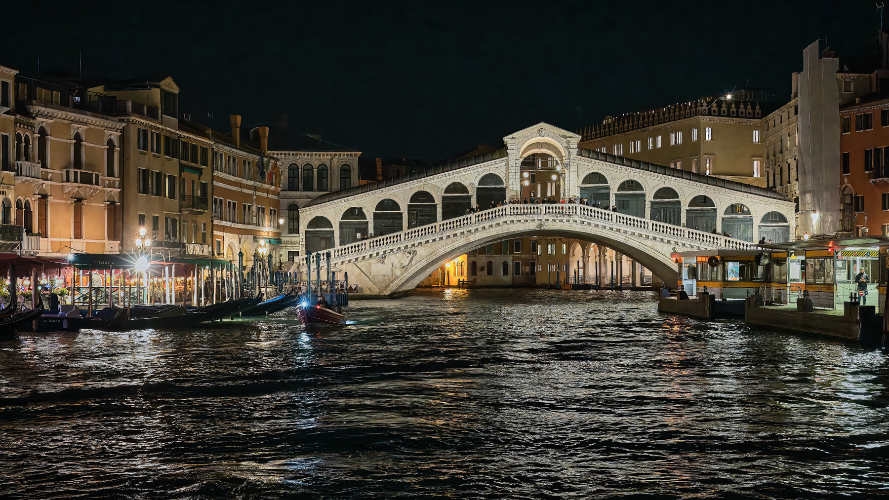 Венецианские картинки. Мост Rialto. (репост)... Италия Венеция Мост Rialto ночь Grand Canal туристы