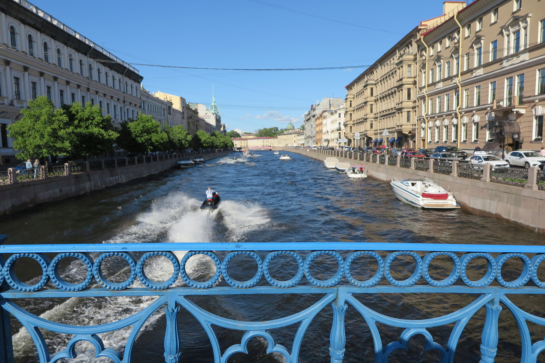 Жизнь бурлит Санкт-Петербург Синий мост Питер