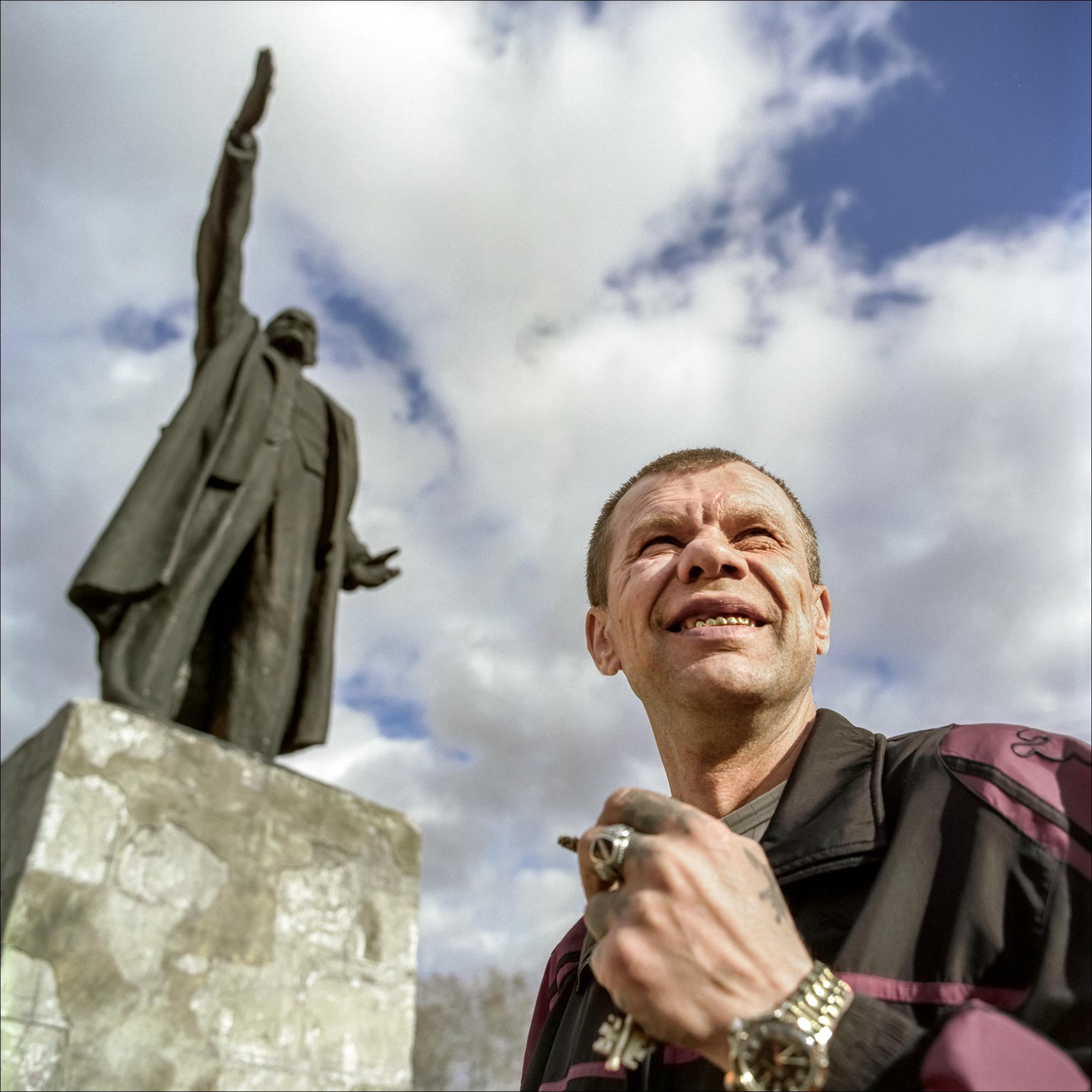 ТАМ Ленин монумент мужик памятник сторож