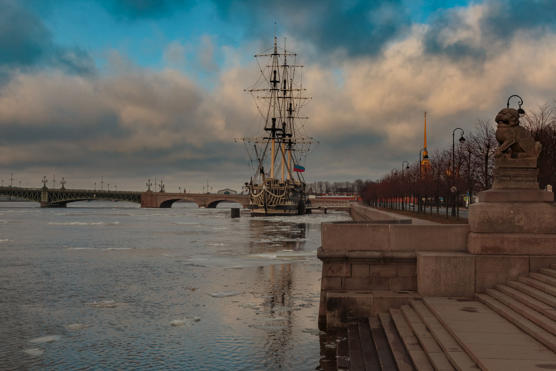 Благодатное утро Санкт-Петербург утро река отражение парусник