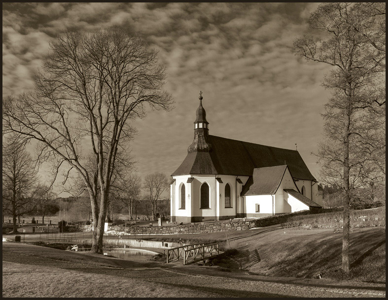 Белая церковь церковь весна