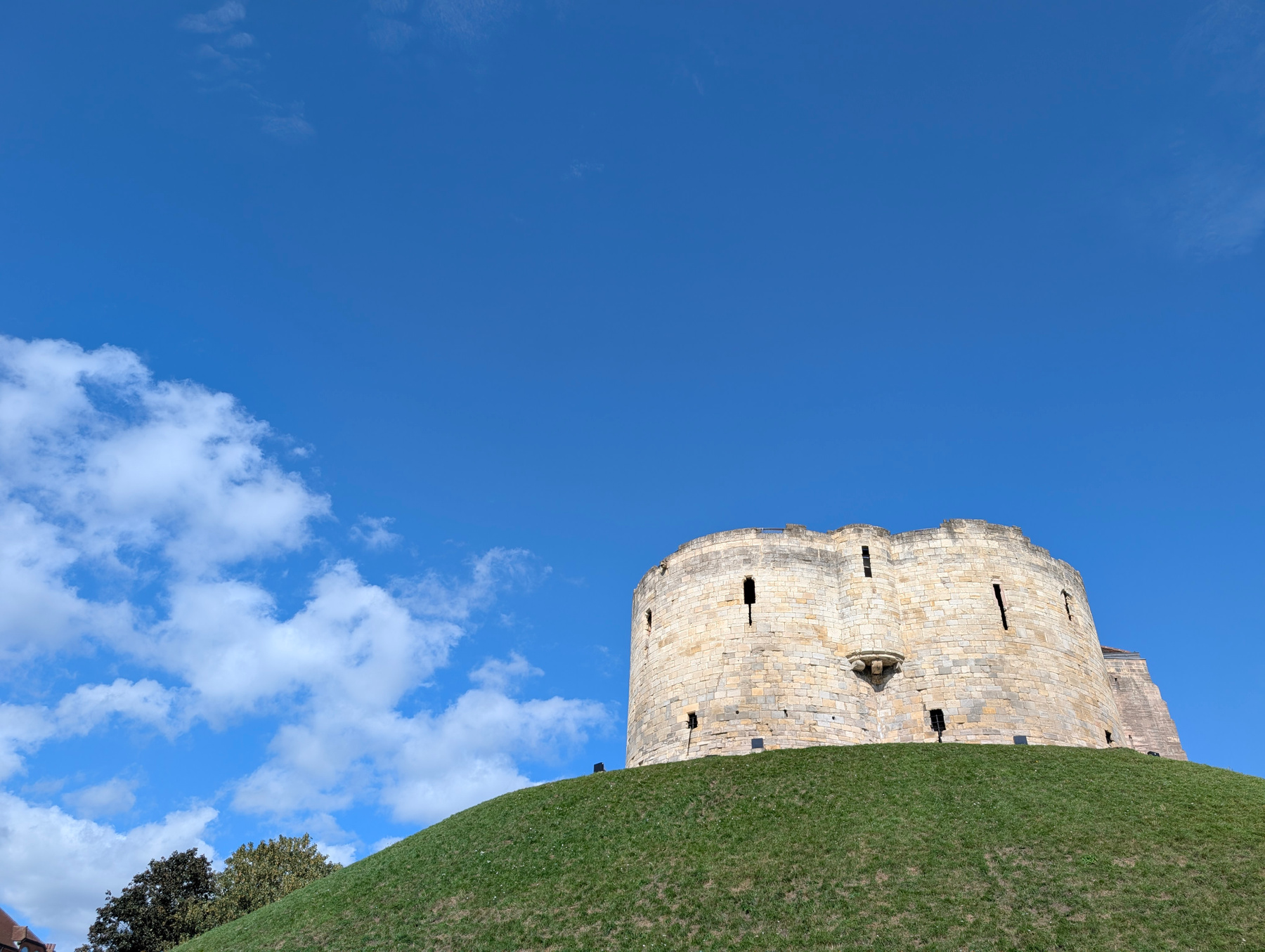 Clifford's Tower, York башня крепость замок небо