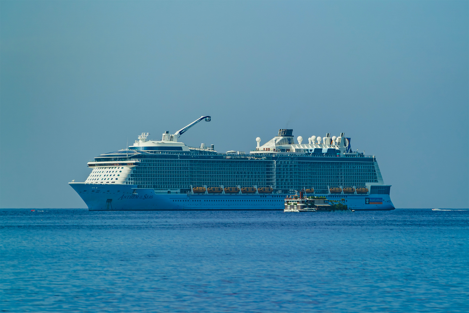 Anthem of the Seas лайнер море круиз